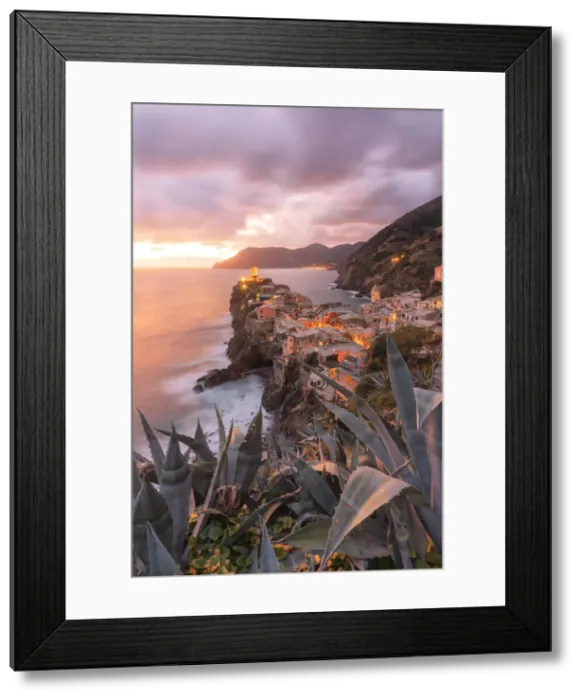 Framed Print : Vernazza, during sunset, UNESCO World Heritage Site, National Park of Cinque Terre Framed Print : Vernazza, during sunset, UNESCO World Heritage Site, National Park of Cinque Terre