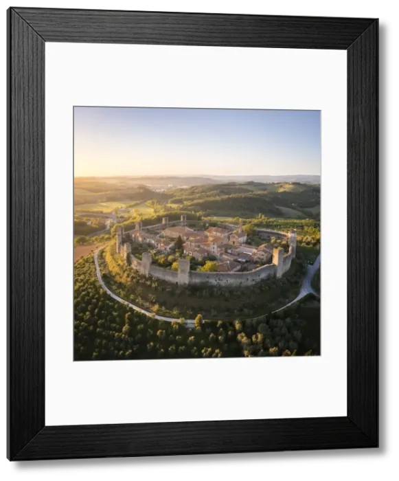 Framed Print : medieval town of Monteriggioni at sunset. Monteriggioni, Siena district, Tuscany, Italy Framed Print : medieval town of Monteriggioni at sunset. Monteriggioni, Siena district, Tuscany, Italy