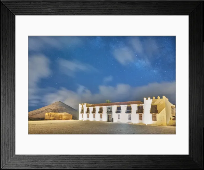 Framed Print : The old Casa de los coroneles (House of Colonels) and Montana del Fronton, La Oliva