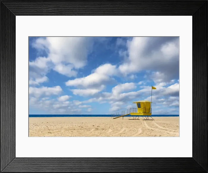Framed Print : Yellow lifeguards cabin on empty sand beach, Morro Jable, Fuerteventura