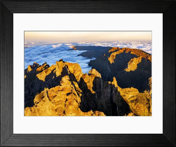 Framed Print : Red rocks of Pico das Torres and Pico do Arieiro mountain, Madeira island, Portugal Framed Print : Red rocks of Pico das Torres and Pico do Arieiro mountain, Madeira island, Portugal