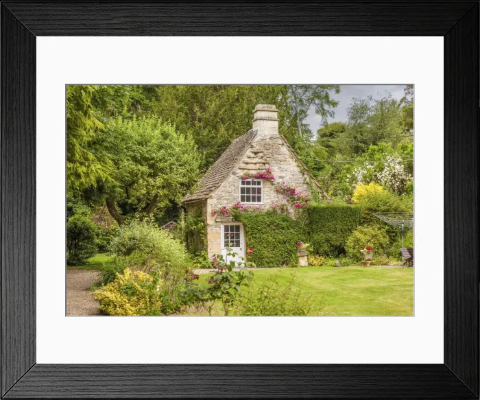 Framed Print : Cottage in the village of Castle Combe, Wiltshire, England Framed Print : Cottage in the village of Castle Combe, Wiltshire, England