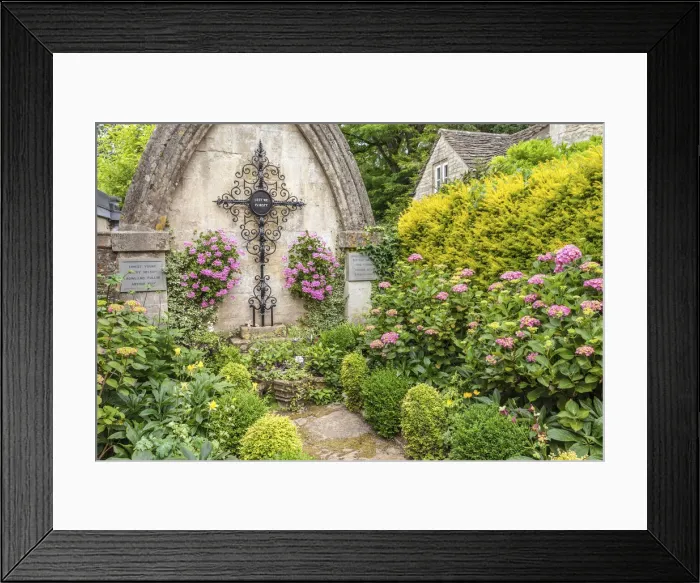 Framed Print : Memorial in the village of Castle Combe, Wiltshire, England Framed Print : Memorial in the village of Castle Combe, Wiltshire, England