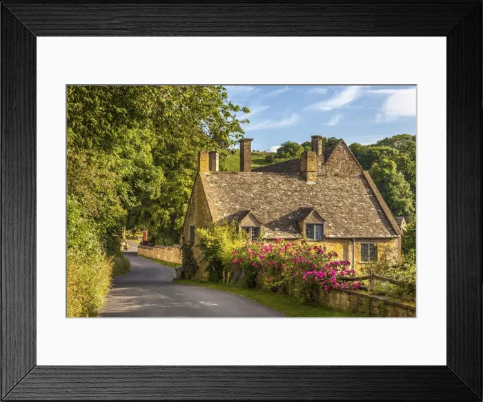Framed Print : Cottage in the village of Snowshill, Cotswolds, Gloucestershire, England