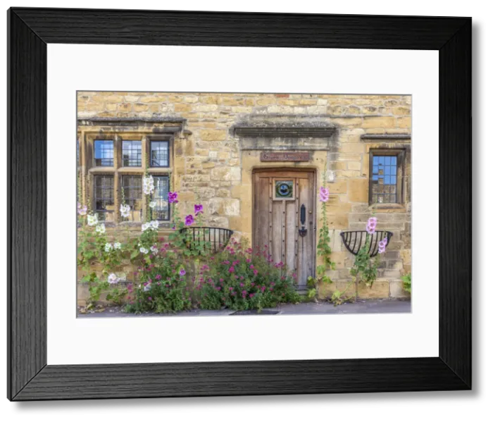Framed Print : Old cottage in Chipping Campden, Cotswolds, Gloucestershire, England Framed Print : Old cottage in Chipping Campden, Cotswolds, Gloucestershire, England