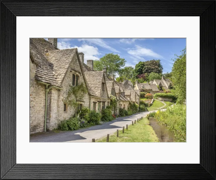 Framed Print : Arlington Row in Bibury, Cotswolds, Gloucestershire, England Framed Print : Arlington Row in Bibury, Cotswolds, Gloucestershire, England