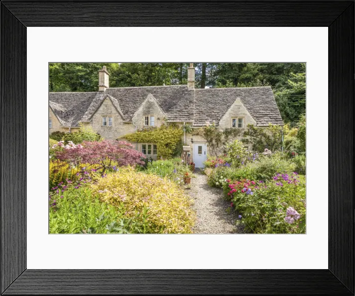 Framed Print : Old cottages in Bibury, Cotswolds, Gloucestershire, England Framed Print : Old cottages in Bibury, Cotswolds, Gloucestershire, England
