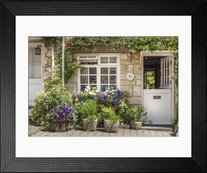 Framed Print : Cottage in Painswick, Cotswolds, Gloucestershire, England Framed Print : Cottage in Painswick, Cotswolds, Gloucestershire, England