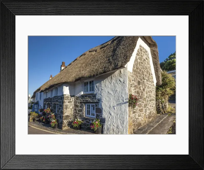 Framed Print : Old thatched cottage in Coverack, Lizard Peninsula, Cornwall, England Framed Print : Old thatched cottage in Coverack, Lizard Peninsula, Cornwall, England