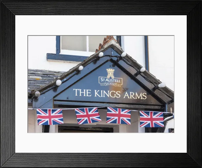 Framed Print : Pub in Marazion, Cornwall, England Framed Print : Pub in Marazion, Cornwall, England