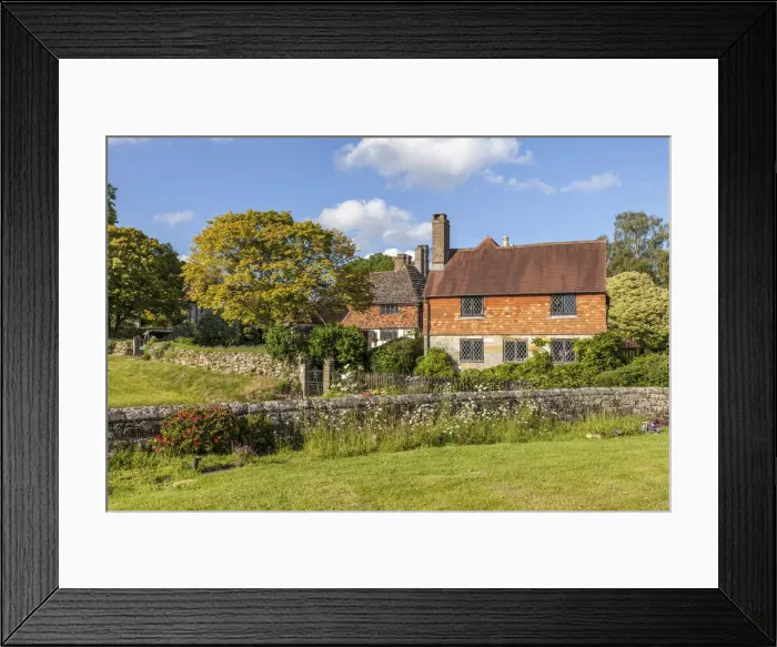 Framed Print : Old cottage in the village of Slaugham, West Sussex, England Framed Print : Old cottage in the village of Slaugham, West Sussex, England