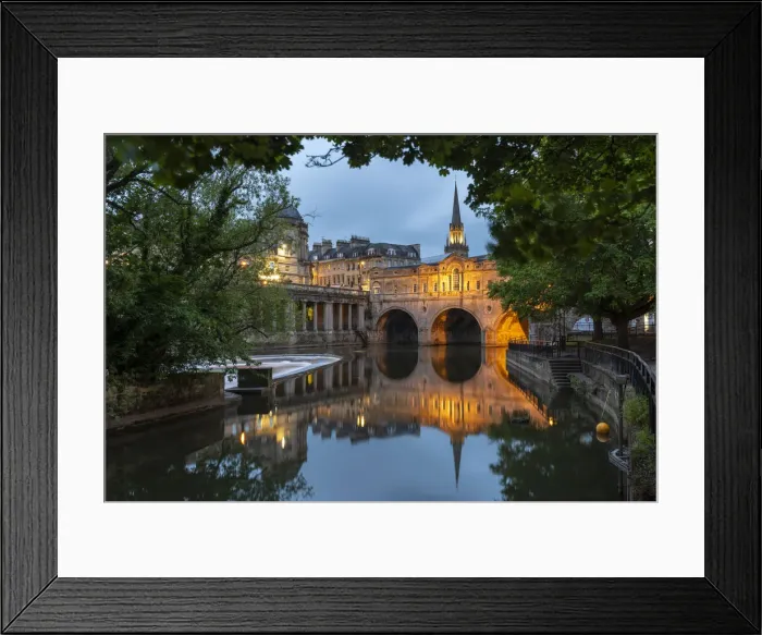 Framed Print : Reflections of Pulteney Bridge in the River Avon at twilight, Bath, Somerset, England Framed Print : Reflections of Pulteney Bridge in the River Avon at twilight, Bath, Somerset, England
