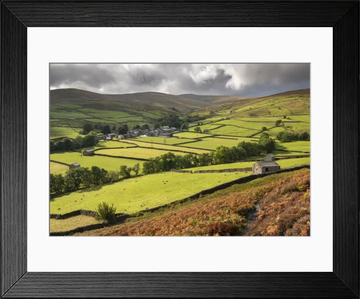 Framed Print : Beautiful rolling countryside near the village of Thwaite in Swaledale Framed Print : Beautiful rolling countryside near the village of Thwaite in Swaledale
