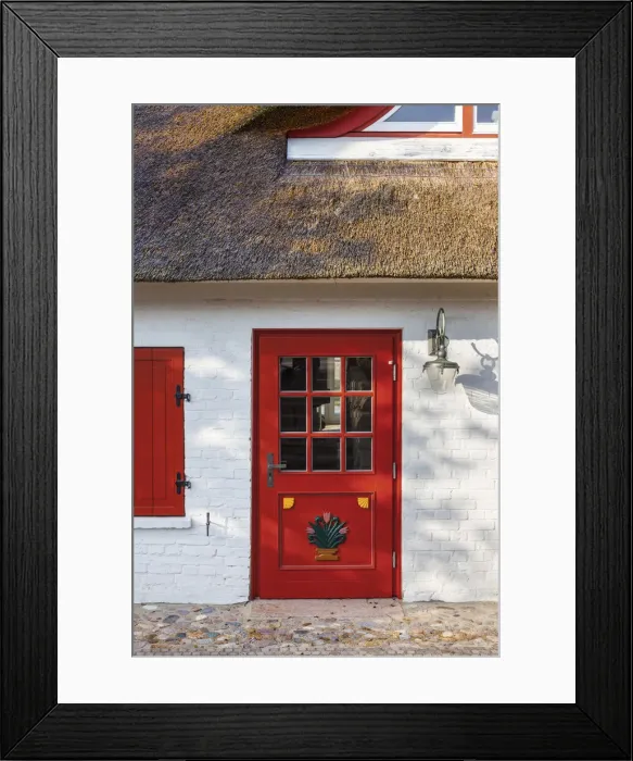 Framed Print : Historic thatched roof house in Ahrenshoop, Mecklenburg-Western Pomerania