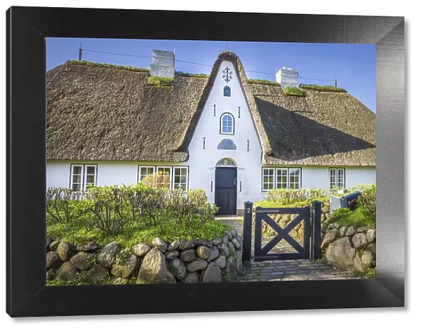 Thatched-roof house with Friesenwall in Kampen, Sylt, Schleswig-Holstein, Germany