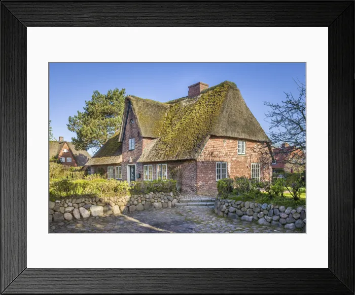 Framed Print : Historic thatched roof house in Tinnum, Sylt, Schleswig-Holstein, Germany Framed Print : Historic thatched roof house in Tinnum, Sylt, Schleswig-Holstein, Germany