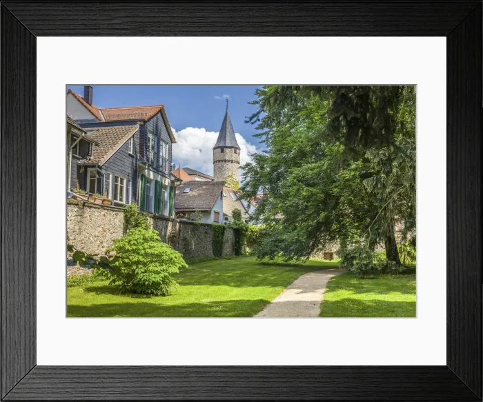 Framed Print : Witch tower seen from the palace gardens of Bad Homburg vor der Hoehe, Taunus, Hesse, Germany