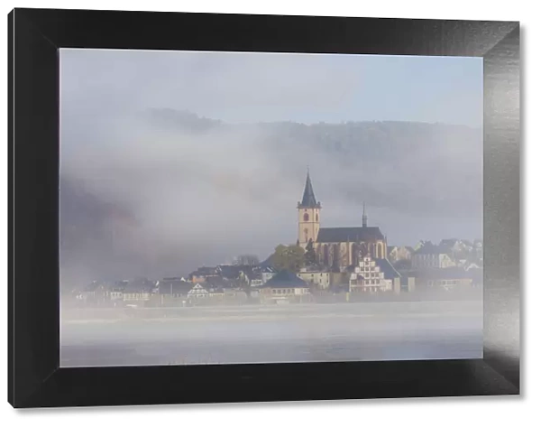Lorch in the autumn fog with St. Martin Church, Rheingau, Hesse, Germany