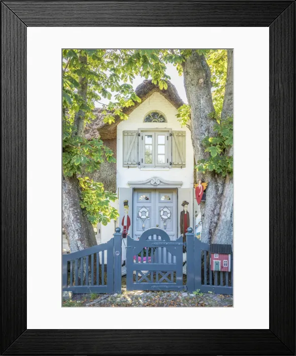 Framed Print : Historic captain`s house in Keitum, Sylt, Schleswig-Holstein, Germany Framed Print : Historic captain`s house in Keitum, Sylt, Schleswig-Holstein, Germany