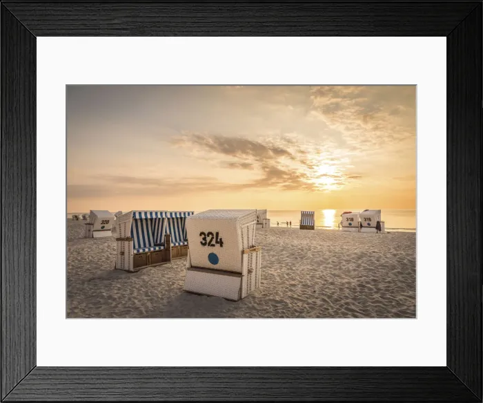 Framed Print : Beach chairs on the west beach of Kampen in the evening light, Sylt, Schleswig-Holstein Framed Print : Beach chairs on the west beach of Kampen in the evening light, Sylt, Schleswig-Holstein