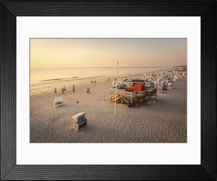 Framed Print : Beach chairs on the west beach of Kampen in the evening light, Sylt, Schleswig-Holstein Framed Print : Beach chairs on the west beach of Kampen in the evening light, Sylt, Schleswig-Holstein