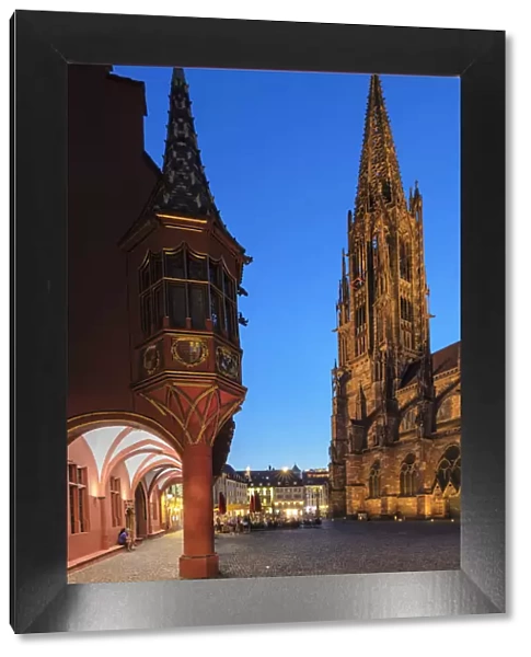 Kaufhaus (historical Merchant's Hall) and Cathedral on Munsterplatz Square, Freiburg im Breisgau, Black Forest, Baden-Wurttemberg, Germany