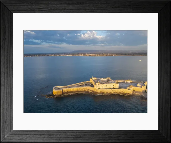 Framed Print : Ortygia island, Syracuse, Sicily, Italy. The citadel Castello Maniace at the far point of Framed Print : Ortygia island, Syracuse, Sicily, Italy. The citadel Castello Maniace at the far point of