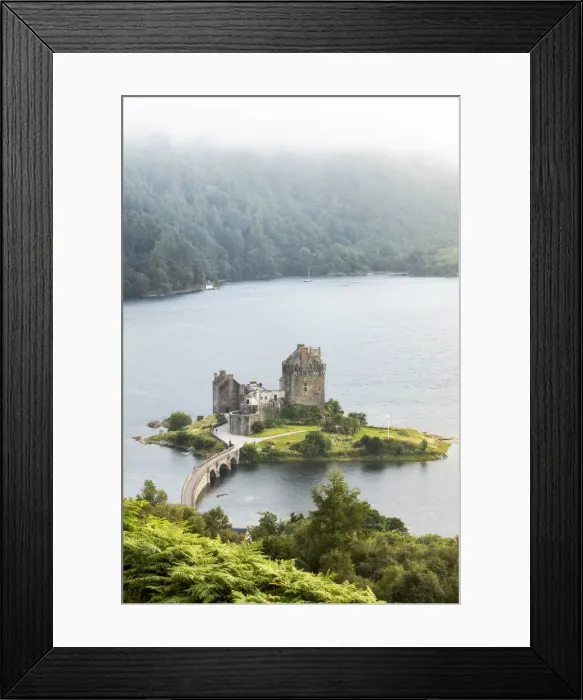 Framed Print : Eilean Donan Castle and Loch Duich, Highland Region, Scotland Framed Print : Eilean Donan Castle and Loch Duich, Highland Region, Scotland