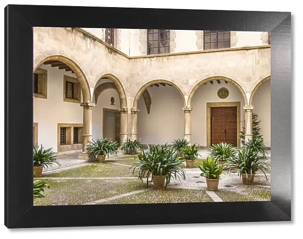 Inner courtyard in the the old town of Palma de Mallorca, Mallorca, Spain