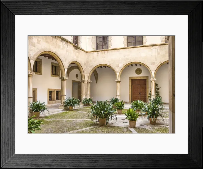 Framed Print : Inner courtyard in the the old town of Palma de Mallorca, Mallorca, Spain Framed Print : Inner courtyard in the the old town of Palma de Mallorca, Mallorca, Spain