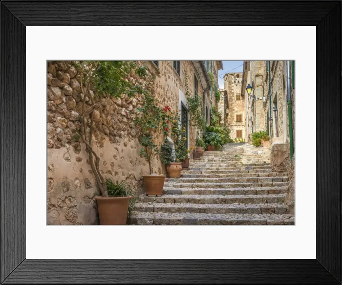 Framed Print : Old town alley in the village of Fornalutx, Mallorca, Spain