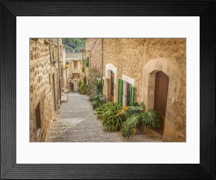 Framed Print : Old town alley in the village of Fornalutx, Mallorca, Spain Framed Print : Old town alley in the village of Fornalutx, Mallorca, Spain
