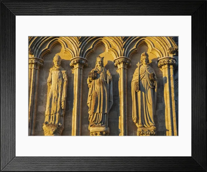 Framed Print : England, Wiltshire, Salisbury, Salisbury Cathedral, Exterior Statues of Figures depicting Framed Print : England, Wiltshire, Salisbury, Salisbury Cathedral, Exterior Statues of Figures depicting