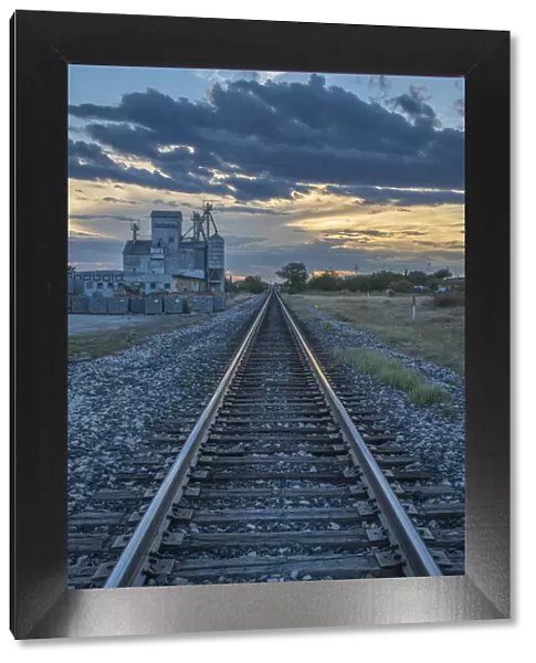 USA, Texas, Marfa, Railroad tracks