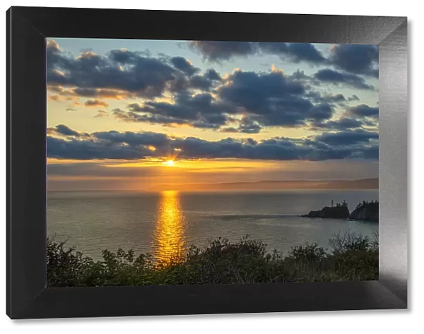 Canada, Maritimes, Nova Scotia, Bay of Fundy Cape Enrage, sunset