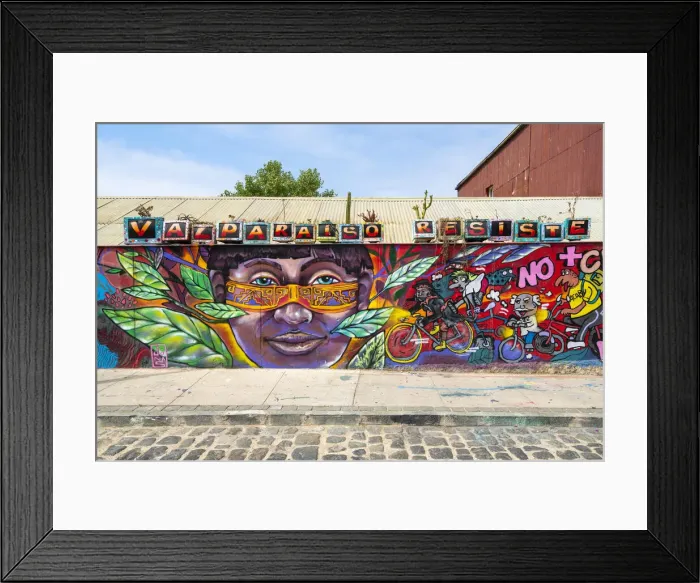 Framed Print : Painted mural on wall saying Valparaiso resiste, UNESCO, Cerro Alegre, Valparaiso, Valparaiso Province, Valparaiso Region, Chile Framed Print : Painted mural on wall saying Valparaiso resiste, UNESCO, Cerro Alegre, Valparaiso, Valparaiso Province, Valparaiso Region, Chile