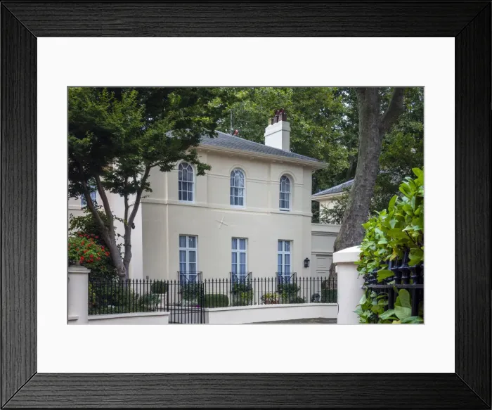 Framed Print : UK, England, London, Borough of Camden, early 19th Century Regency era neo-classical townhouses with stucco facades near Regents Park. Expensive real estate. No people Framed Print : UK, England, London, Borough of Camden, early 19th Century Regency era neo-classical townhouses with stucco facades near Regents Park. Expensive real estate. No people