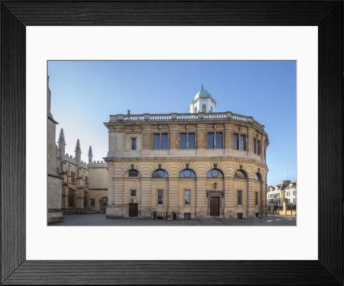 Framed Print : Europe, UK, England, Oxford, Oxford University, the Sheldonian Theatre (architect: Sir Christopher Wren, 1664-1669) in the centre of the city Framed Print : Europe, UK, England, Oxford, Oxford University, the Sheldonian Theatre (architect: Sir Christopher Wren, 1664-1669) in the centre of the city