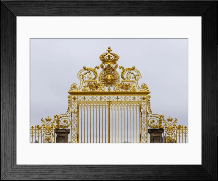 Framed Print : France, Ile-de-France, Yvelines, Versailles, Palace of Versailles, golden gates in front of the Palace of Versailles Framed Print : France, Ile-de-France, Yvelines, Versailles, Palace of Versailles, golden gates in front of the Palace of Versailles