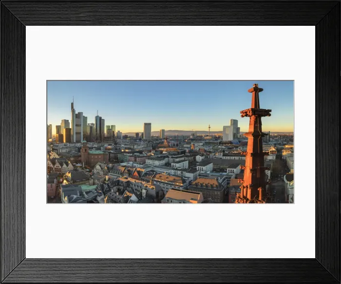 Framed Print : Blick vom Kaiserdom St. Bartolomaus uber den Romerberg zur Paulskirche und zur Skyline von Frankfurt am Main, Hessen, Deutschland Framed Print : Blick vom Kaiserdom St. Bartolomaus uber den Romerberg zur Paulskirche und zur Skyline von Frankfurt am Main, Hessen, Deutschland