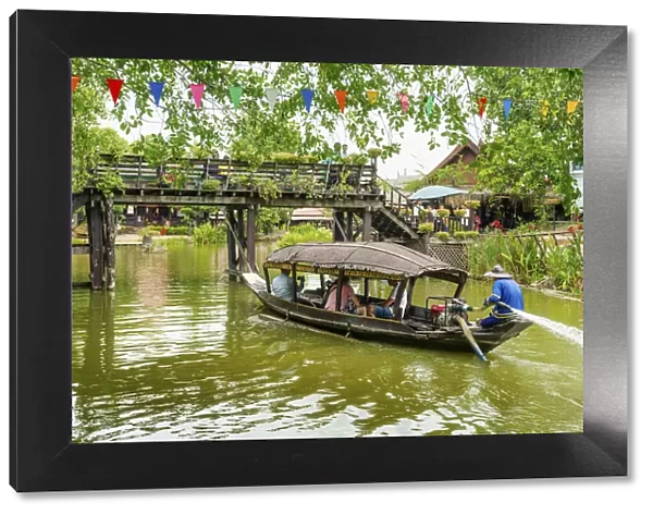 Thailand, Phra Nakhon Si Ayutthaya, Ayutthaya, Ayothaya Floating Market, longtail boat on river