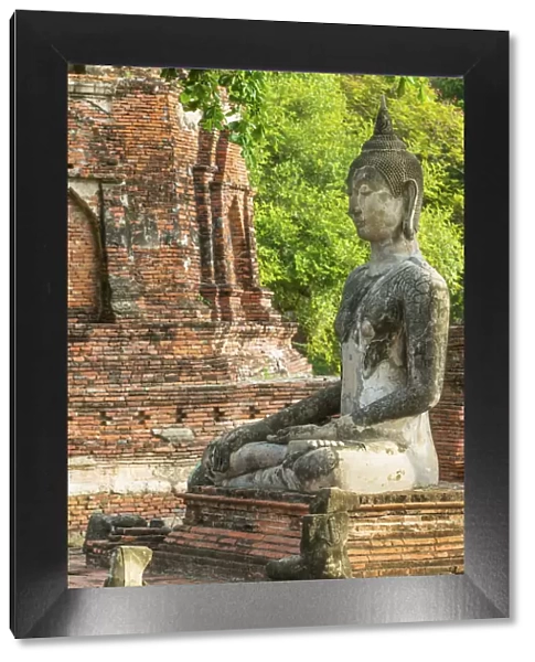 Thailand, Phra Nakhon Si Ayutthaya, Ayutthaya, Wat Mahathat, Buddha amongst ancient ruins. UNESCO World Heritage site