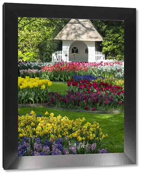 Thatched Summerhouse, Keukenhof Gardens in Spring, Lisse, Holland, Netherlands