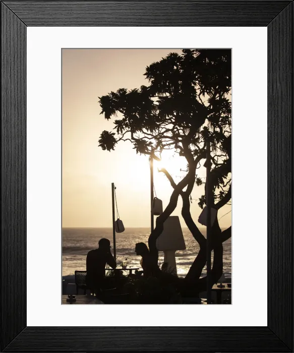 Framed Print : Isola della Reunion - Turisti sulla terrazza dei locali del lungo mare di Saint-Gilles les Bains Framed Print : Isola della Reunion - Turisti sulla terrazza dei locali del lungo mare di Saint-Gilles les Bains