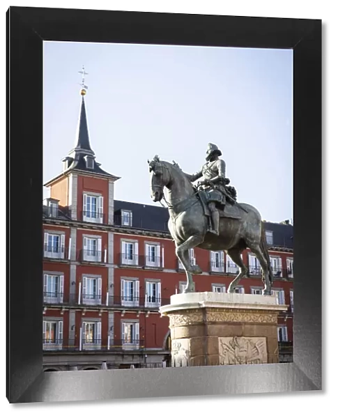 Spain, Madrid, Plaza Mayor, Felipe III statue in the centre of Plaza Mayor