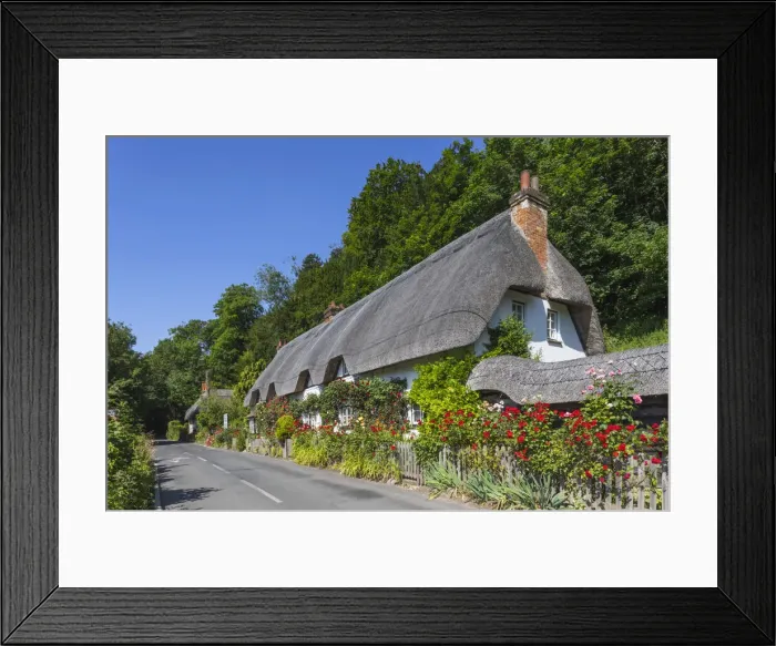 Framed Print : England, Hampshire, Test Valley, Wherwell, Traditional Thatched Country House and Empty Road Framed Print : England, Hampshire, Test Valley, Wherwell, Traditional Thatched Country House and Empty Road