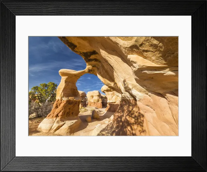Framed Print : Metate Arch in Devils Garden, Grand Staircase Escalante Nationa Monument, Utah, USA Framed Print : Metate Arch in Devils Garden, Grand Staircase Escalante Nationa Monument, Utah, USA