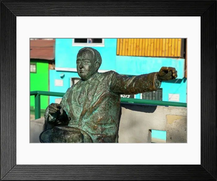 Framed Print : Statue of Chilean poet Vicente Huidobro, Plaza De Los Poetas, Cerro La Florida, Valparaiso, Valparaiso Province, Valparaiso Region, Chile Framed Print : Statue of Chilean poet Vicente Huidobro, Plaza De Los Poetas, Cerro La Florida, Valparaiso, Valparaiso Province, Valparaiso Region, Chile