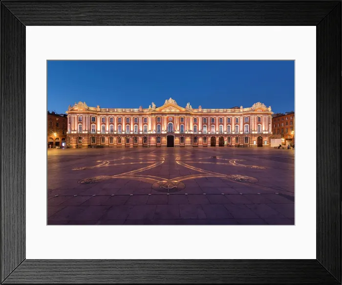Framed Print : Place du Capitole at Night, Toulouse, Haute-Garonne, France Framed Print : Place du Capitole at Night, Toulouse, Haute-Garonne, France