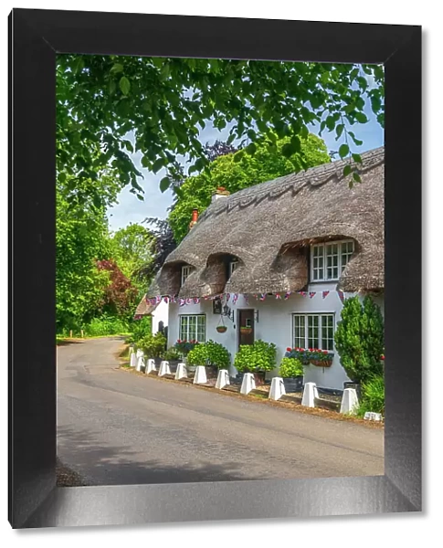 UK, England, Cambridgeshire, Wennington, Traditional thatched cottage